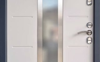 стальная дверь с тремя контурами уплотнения, модель ДВТРК-3 со стеклом и отделкой МДФ